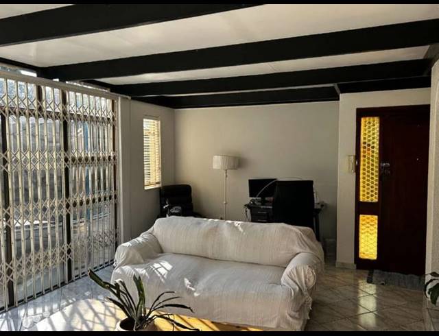 4 BEDROOM HOUSE FOR SALE IN BRACKENHURST